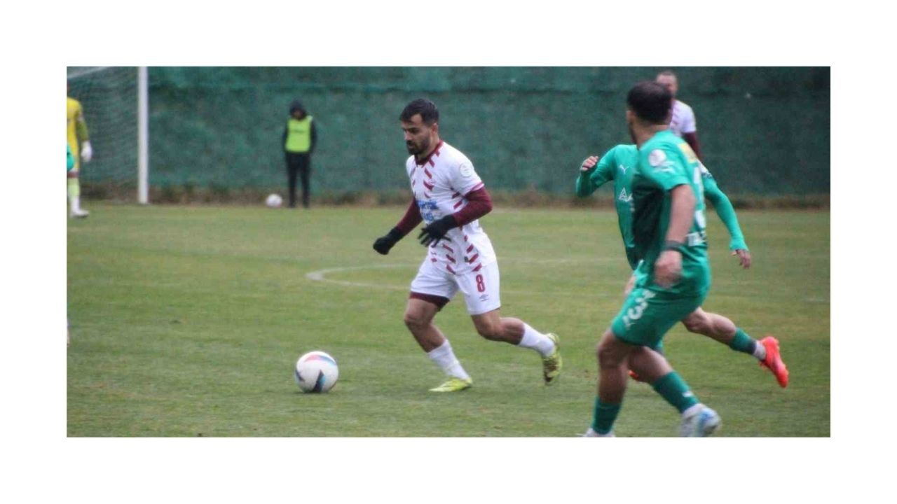3. ligin şöhretler takımı Bursaspor’u direkler korudu.