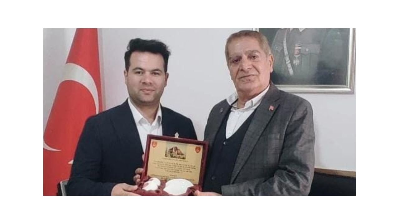 Deva Partisinden Emekli Astsubaylarla Bira Araya Geldi.