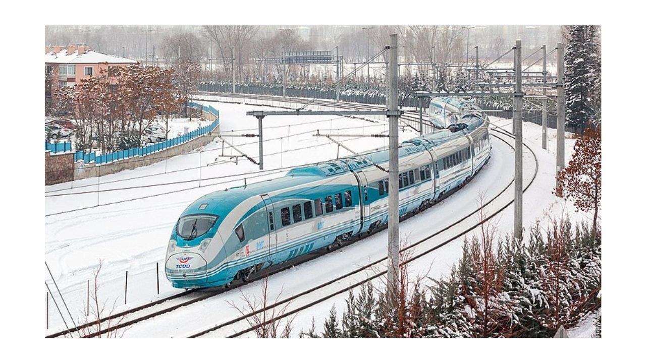 Hızlı tren trafikten men edildi.