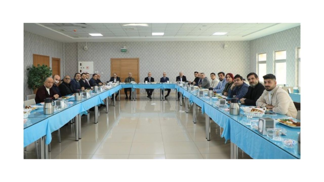 Elazığ Valisi Numan Hatipoğlu İnternet gazetecileriyle bir araya geldi.